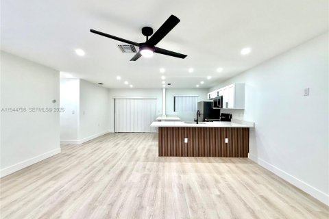 Casa en venta en Lauderhill, Florida, 3 dormitorios, 115.57 m2 № 2001957 - foto 4