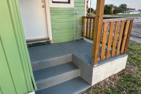 House in Cocoa, Florida 2 bedrooms, 57.97 sq.m. № 2177044