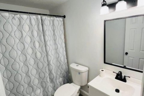 House in Cocoa, Florida 2 bedrooms, 57.97 sq.m. № 2177044 - photo 6