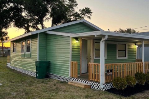 House in Cocoa, Florida 2 bedrooms, 57.97 sq.m. № 2177044 - photo 2