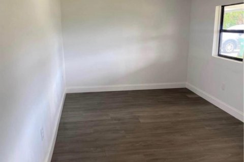 House in Cocoa, Florida 2 bedrooms, 57.97 sq.m. № 2177044 - photo 7