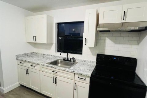 House in Cocoa, Florida 2 bedrooms, 57.97 sq.m. № 2177044 - photo 5