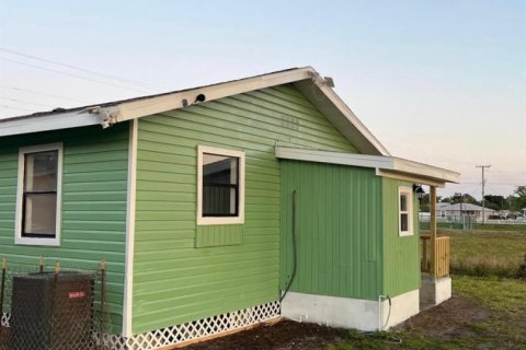 House in Cocoa, Florida 2 bedrooms, 57.97 sq.m. № 2177044 - photo 12