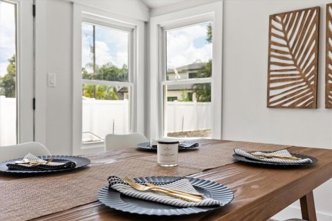 Casa en venta en Orlando, Florida, 4 dormitorios, 228.54 m2 № 1913587 - foto 8