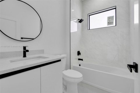 Casa en venta en Lehigh Acres, Florida, 3 dormitorios, 151.43 m2 № 1798769 - foto 18