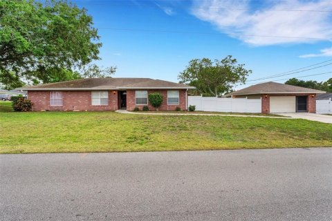 House in Winter Haven, Florida 3 bedrooms, 163.88 sq.m. № 1592088 - photo 1