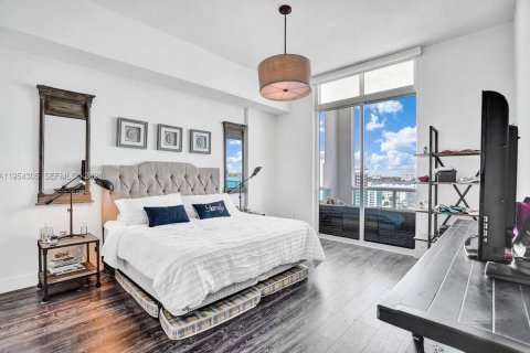 Condominio en alquiler en North Bay Village, Florida, 2 dormitorios, 113.62 m2 № 2009247 - foto 17