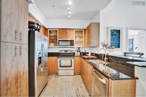 Condominio en alquiler en North Bay Village, Florida, 2 dormitorios, 113.62 m2 № 2009247 - foto 3