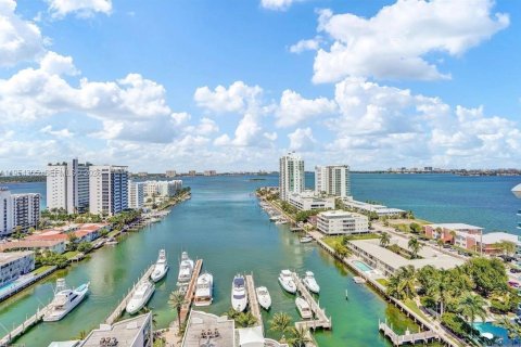 Condominio en North Bay Village, Florida, 2 dormitorios  № 2009247