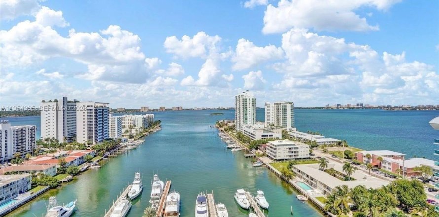 Condominio en North Bay Village, Florida, 2 dormitorios № 2009247