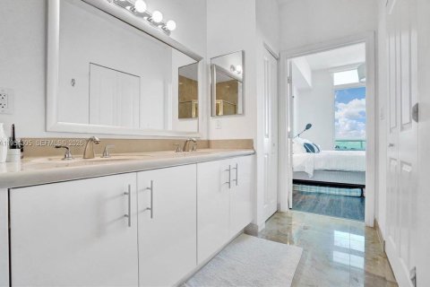 Condominio en alquiler en North Bay Village, Florida, 2 dormitorios, 113.62 m2 № 2009247 - foto 21