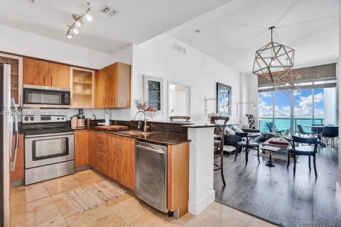 Condominio en alquiler en North Bay Village, Florida, 2 dormitorios, 113.62 m2 № 2009247 - foto 2