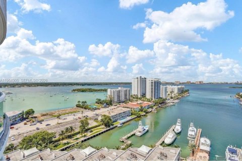 Condominio en alquiler en North Bay Village, Florida, 2 dormitorios, 113.62 m2 № 2009247 - foto 15