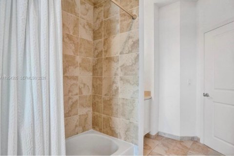 Condominio en alquiler en North Bay Village, Florida, 2 dormitorios, 113.62 m2 № 2009247 - foto 30