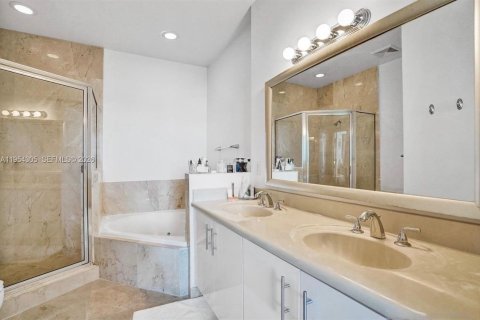 Condominio en alquiler en North Bay Village, Florida, 2 dormitorios, 113.62 m2 № 2009247 - foto 22