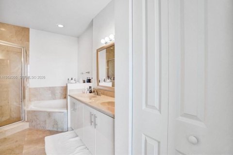 Condominio en alquiler en North Bay Village, Florida, 2 dormitorios, 113.62 m2 № 2009247 - foto 23