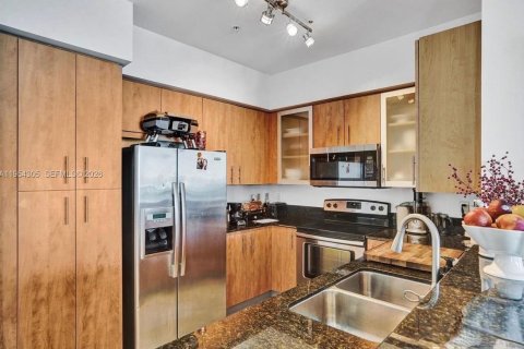 Condominio en alquiler en North Bay Village, Florida, 2 dormitorios, 113.62 m2 № 2009247 - foto 4