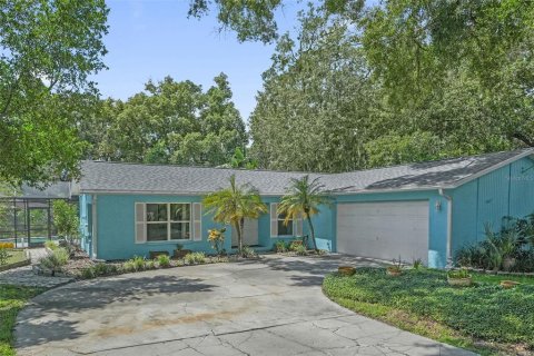 House in Land O' Lakes, Florida 3 bedrooms, 166.85 sq.m. № 2355880