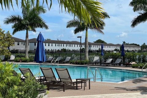 Townhouse in Miami, Florida 3 bedrooms, 137.96 sq.m. № 1929937 - photo 17