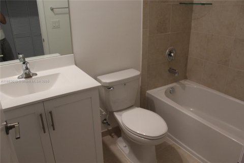 Townhouse in Miami, Florida 3 bedrooms, 137.96 sq.m. № 1929937 - photo 12