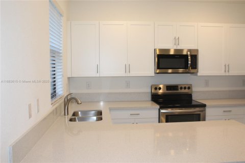 Townhouse in Miami, Florida 3 bedrooms, 137.96 sq.m. № 1929937 - photo 4