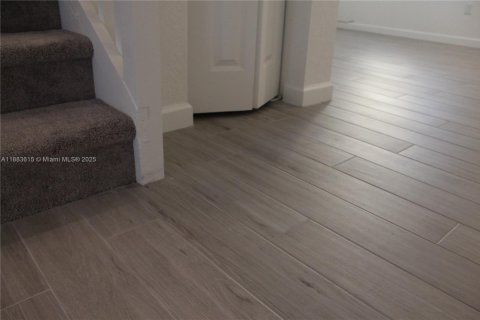 Townhouse in Miami, Florida 3 bedrooms, 137.96 sq.m. № 1929937 - photo 8