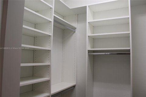 Townhouse in Miami, Florida 3 bedrooms, 137.96 sq.m. № 1929937 - photo 10