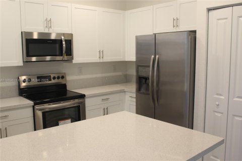 Townhouse in Miami, Florida 3 bedrooms, 137.96 sq.m. № 1929937 - photo 5