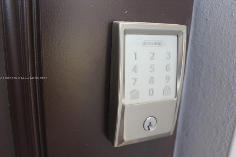 Townhouse in Miami, Florida 3 bedrooms, 137.96 sq.m. № 1929937 - photo 14