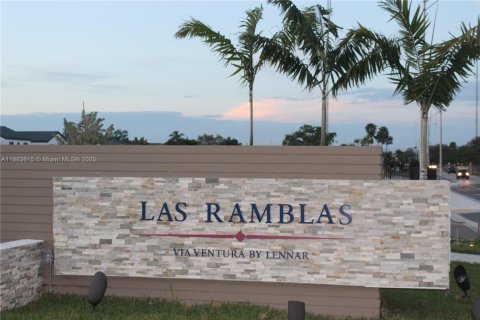 Townhouse in Miami, Florida 3 bedrooms, 137.96 sq.m. № 1929937 - photo 16