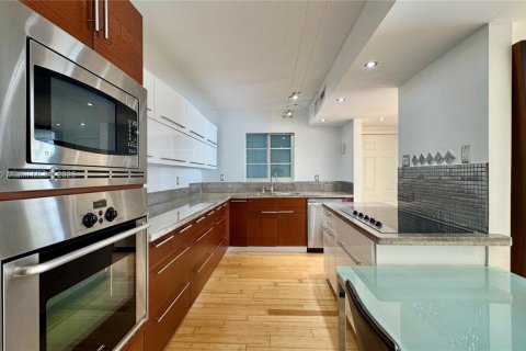 Condominio en alquiler en Miami Beach, Florida, 2 dormitorios, 91.79 m2 № 1896304 - foto 12