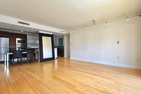Condominio en alquiler en Miami Beach, Florida, 2 dormitorios, 91.79 m2 № 1896304 - foto 2