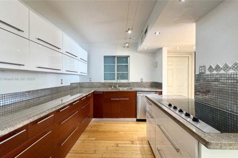 Condominio en alquiler en Miami Beach, Florida, 2 dormitorios, 91.79 m2 № 1896304 - foto 13