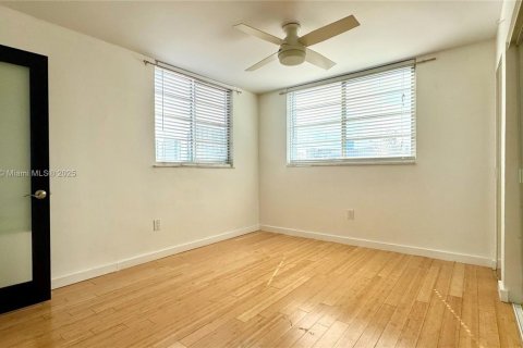 Condominio en alquiler en Miami Beach, Florida, 2 dormitorios, 91.79 m2 № 1896304 - foto 17