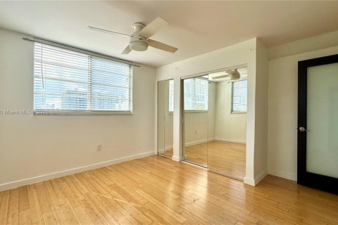 Condominio en alquiler en Miami Beach, Florida, 2 dormitorios, 91.79 m2 № 1896304 - foto 18