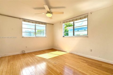 Condominio en alquiler en Miami Beach, Florida, 2 dormitorios, 91.79 m2 № 1896304 - foto 25