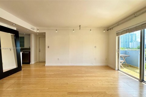 Condominio en alquiler en Miami Beach, Florida, 2 dormitorios, 91.79 m2 № 1896304 - foto 3