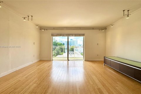 Condominio en alquiler en Miami Beach, Florida, 2 dormitorios, 91.79 m2 № 1896304 - foto 5