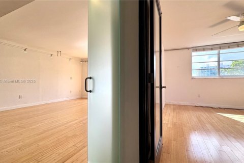Condominio en alquiler en Miami Beach, Florida, 2 dormitorios, 91.79 m2 № 1896304 - foto 24