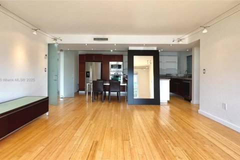 Condominio en alquiler en Miami Beach, Florida, 2 dormitorios, 91.79 m2 № 1896304 - foto 1