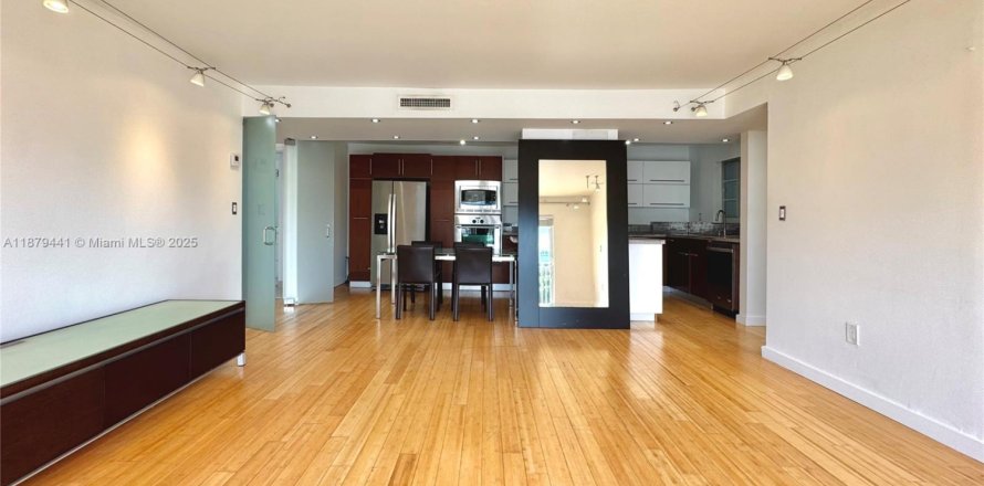 Condominio en Miami Beach, Florida, 2 dormitorios  № 1896304