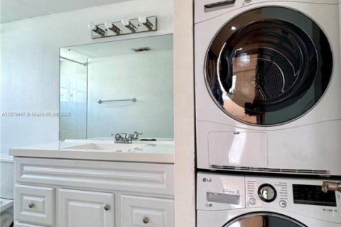 Condominio en alquiler en Miami Beach, Florida, 2 dormitorios, 91.79 m2 № 1896304 - foto 22