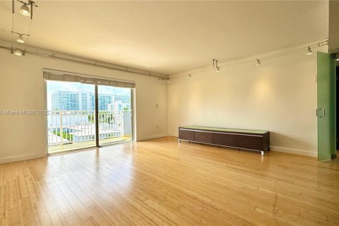 Condominio en alquiler en Miami Beach, Florida, 2 dormitorios, 91.79 m2 № 1896304 - foto 6