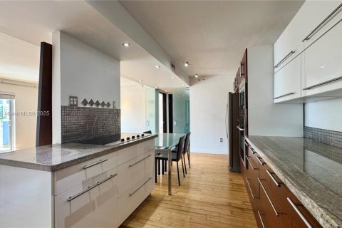 Condominio en alquiler en Miami Beach, Florida, 2 dormitorios, 91.79 m2 № 1896304 - foto 15