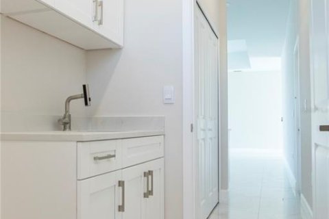 Купить виллу или дом в Кейп-Корал, Флорида 4 комнаты, 185.8м2, № 1723552 - фото 8