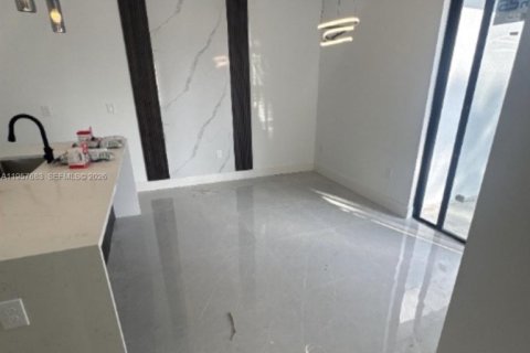 House in Lehigh Acres, Florida 6 bedrooms, 222.97 sq.m. № 2011304 - photo 5