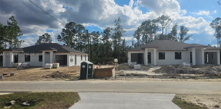 Casa en Lehigh Acres, Florida 6 dormitorios, 232.26 m2 № 2011304