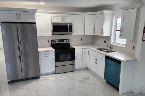 Condo in Lauderhill, Florida, 1 bedroom  № 2250489 - photo 7
