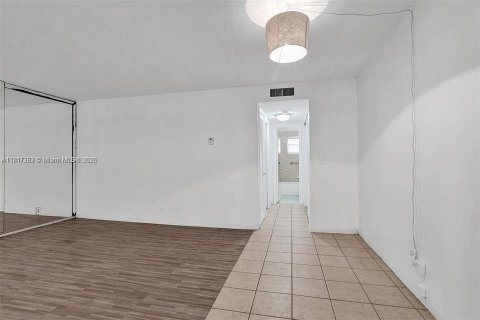 Купить кондоминиум в Халландейл-Бич, Флорида 1 спальня, 61.32м2, № 1939825 - фото 13