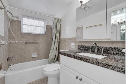 Купить кондоминиум в Халландейл-Бич, Флорида 1 спальня, 61.32м2, № 1939825 - фото 14